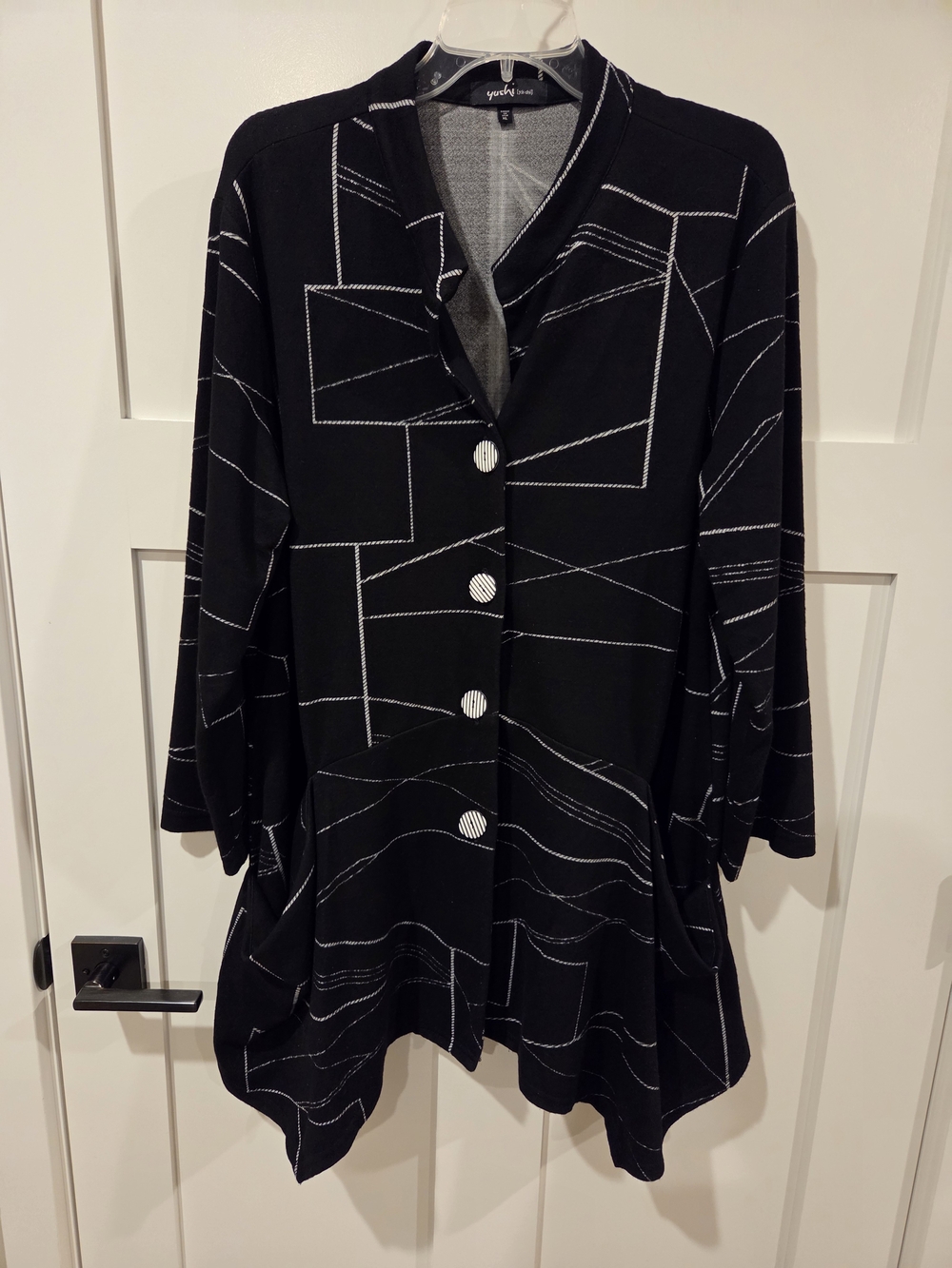 Yushi Black Geometric Stitch Tunic with Buttons Baggy Pockets